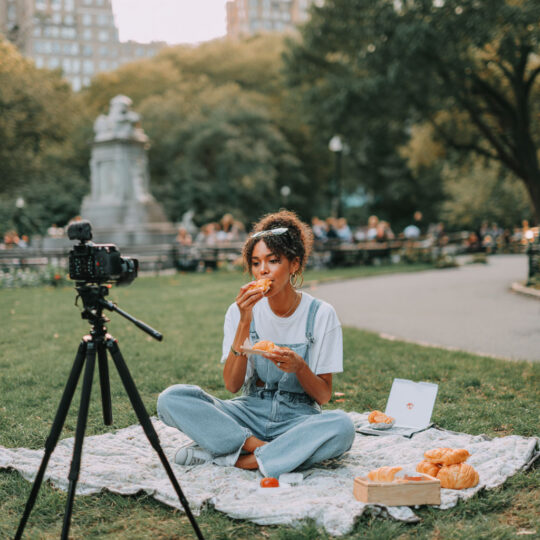 Virtuelle KI Influencer FMCG Food & Co Werbeagentur